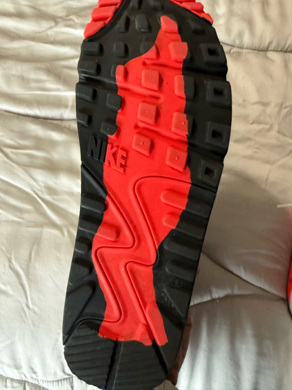 Nike Men’s Air Max Athletic Shoes White Black neon orange - Picture 4 of 4